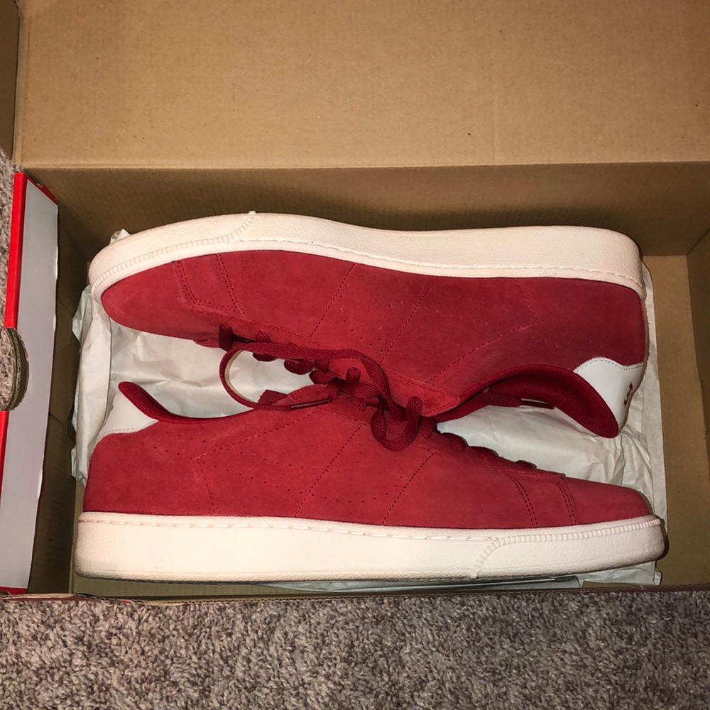 brand new nike sneakers